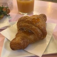 Croissant with apricot jam  #Veganuary at Nepá in Milan