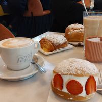  at Nepá in Milan