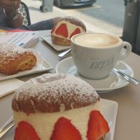  at Nepá in Milan
