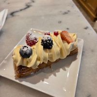 Monoporzione sfoglia e crema at Nepá in Milan