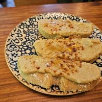Bread with hummus at Viva Chapata in Madrid