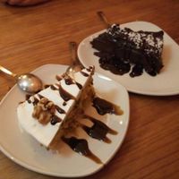 Tartas de zanahoria y chocolate veganas at Viva Chapata in Madrid