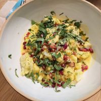 Roasted cauliflower with coriander/cilantro and pomegranate (6.90€) at Stadtsalat in Dusseldorf