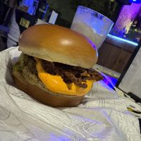 Sanduiche Com cogumelo e Cheddar, bom demais.  at Seu Trem in Belo Horizonte