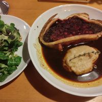 Rote Nussbraten mit Pastinakenstampf at Tonka in Frankfurt
