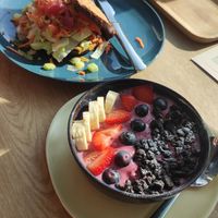 Smoothie bowl Mad Berry & Vegan Kebab Stoet at Stoet in Hengelo