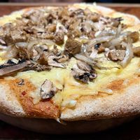 Pizza con champiñones  #Veganuary at Catapilcana Vegana in Santiago