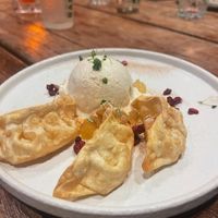Sweet gyoza’s with vegan vanilla icecream 🤤 at Taboe Bar & Keuken in Zwolle