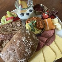 Das „Herzhafte Frühstück" in der veganen Variante   at Fräulein Miramunkel in Leipzig
