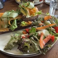 Lachsbrot vegan mit Salat  at Fräulein Miramunkel in Leipzig
