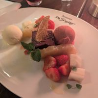 red fruit tart at Restaurant De Smoezer in Apeldoorn