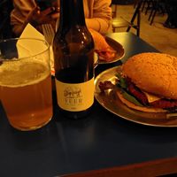 Hamburguesa de avena at B13 Bar in Madrid