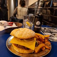 Linda burger at B13 Bar in Madrid