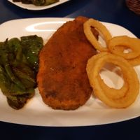 Combo plate: seitan schnitzel, fried green peppers and onion rings at B13 Bar in Madrid