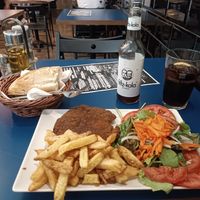 Plato combinado escalope de seitán at B13 Bar in Madrid