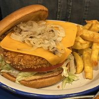 hamburguesa estilo pollo  at B13 Bar in Madrid