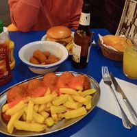 Croquetas, albóndigas y hamburguesa at B13 Bar in Madrid