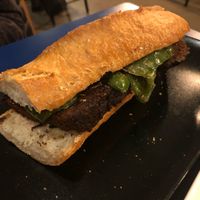 Muy rico! Relación calidad-precio increíble😻 Encima el personal es genial y el ambiente muy chulo. Totally recommend☺️ at B13 Bar in Madrid