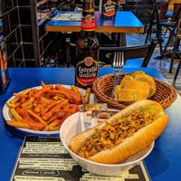Patatas bravas y hot dog con cerveza. at B13 Bar in Madrid