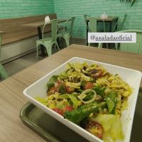 Salada vegana com molho pesto at A Salada in Betim