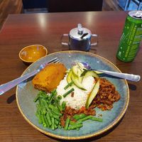 Vegan pom dish with white rice and long beans and tempeh at Fawaka in Nijmegen