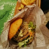 Vegan garlic and herbs chicken burger ❤️ at Olu Olu Cafe in Tokyo