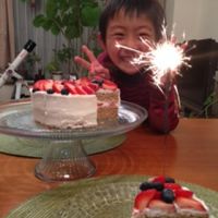 Olu Olu cafe's vegan cake makes a boy smile!!  He loves every Olu Olu food including sweets.   at Olu Olu Cafe in Tokyo
