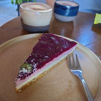 Wildbeeren-Cashew-Kuchen 😋 at Soul's in Dusseldorf