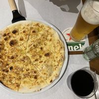 Pizza de alho com azeite   at La Divina's Pizzeria in Coimbra