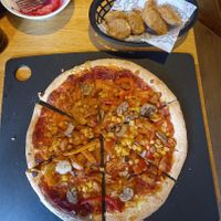 Veggie pizza at Pizza Hut in Harlow
