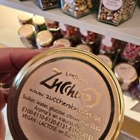 'Vegan' hard candy, but contains E120 at Confiserie Zucchero in Bruges