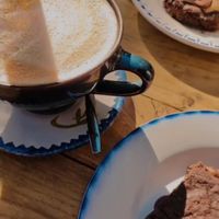Flat white et brownie at Matsa Caffè in Bordeaux