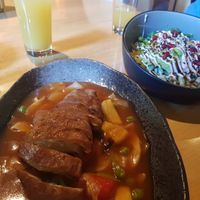 Ente süß- sauer und vegan bowl at AnTee Vegan in Hamburg