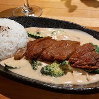 Vegan duck in peanut sauce at AnTee Vegan in Hamburg