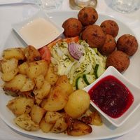 Meatballs with potatoes and salad at Aida's Zone in Stockholm