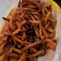 Mmm seasoned fries #Veganuary at Ruggers Pub in Pittsburgh