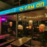  at Cảm Ơn in Hamburg