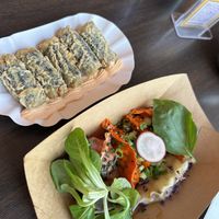 5pcs Dumpling Mix 7,90€
Crispy Seaweed Roll 5,90€  at Lin's Veggie Dumplin' in Vienna