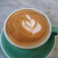 Flat white - vegan milk options include oat and almond at Fette Henne in Mainz