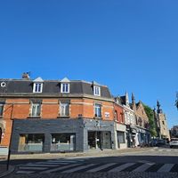 La pizzeria se trouve à l'angle de la rue Sadi carnot/faidherbe. C'est une pizzeria à emporter avec quelques mange debout.  at Oh Sapristi Béthune in Bethune