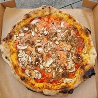 Pizza Prosciutto E Funghi at Slap Pizza in Darmstadt