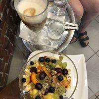Leckere Müsli and latte with oat milk (mit hafermilch)  at Coffee & Friends in Vienna