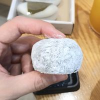mugwort mochi at Bizeun - 빚은 서울역점 in Seoul