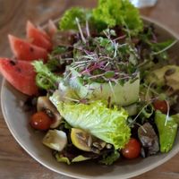 Mixed salad with fruits at Flores do Cabo in Colares