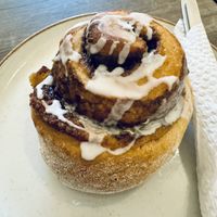 Cinnamon roll   at Madre Planta Cafetería in Lima