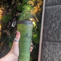 kiwi fruit tea with apple popping pearls at TEEAMO Vienna in Vienna