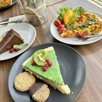 Quiche, Schokoladentorte, Kiwitorte & Kekse ⭐️⭐️⭐️⭐️⭐️  at Café Lottchen in Dahlen