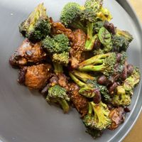 Brokkoli „non-meat"  at Dobro Top Vegan   in Dubai