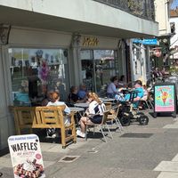 Outside seating   at Di Pola's in Hastings