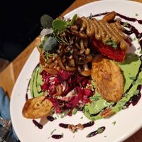 Rote Beete Polenta auf Pilzen at Velo Landau in Landau